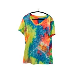Tie-Dye V-Neck Short Sleeve Top in Multicolor